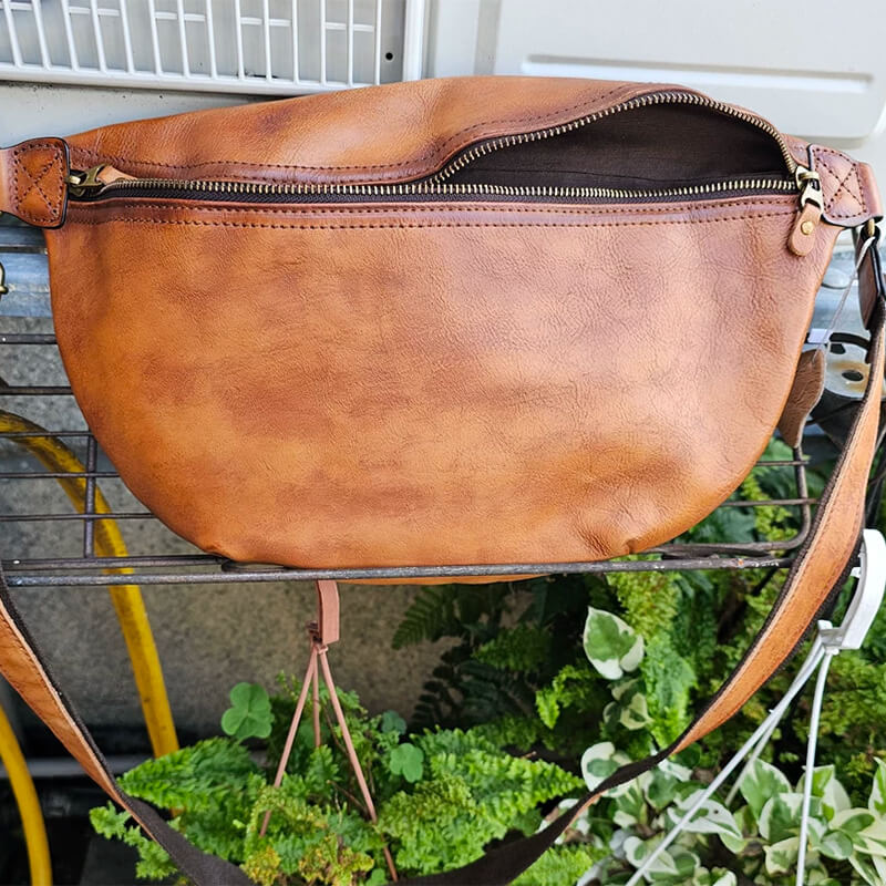 Herren Brusttasche Leder Vintage Umhängetasche für Alltag in 2 Farben