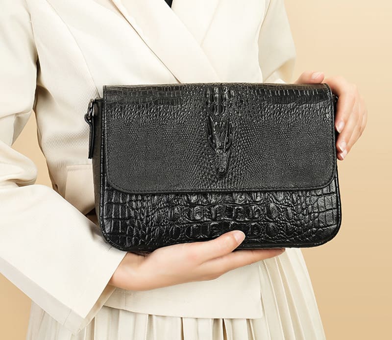 umhängetasche schwarz kette