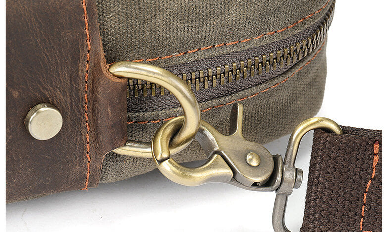 kleine Herren Umhängetasche gewachstes Canvas in Hochformat Messenger Bag