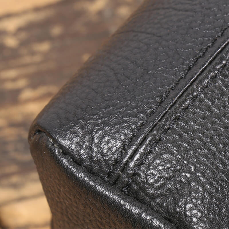 Kleine Damen Umhängetasche Leder modern mit Handgelenkgurt in Schwarz und Braun