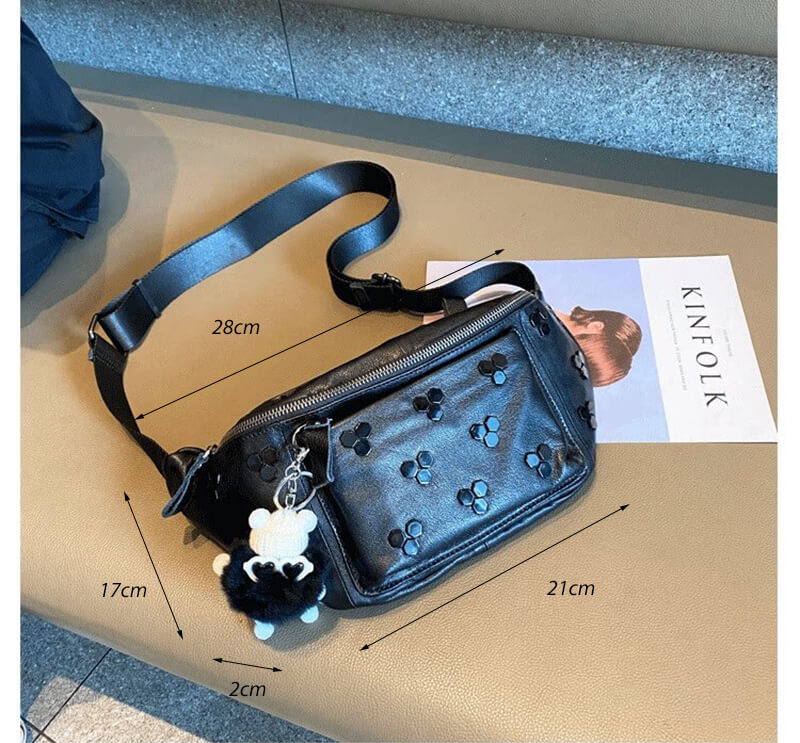 schwarze Hüfttasche Damen Leder mit Nieten und Reißverschluss für Freizeit