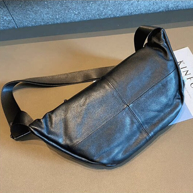 schwarze Hüfttasche Damen Leder mit Nieten und Reißverschluss für Freizeit