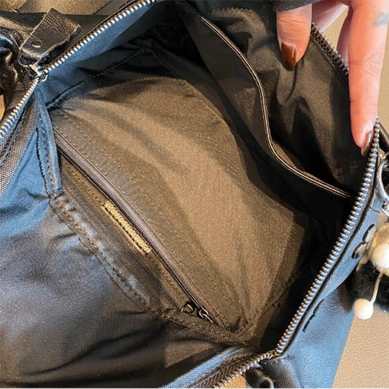 schwarze Hüfttasche Damen Leder mit Nieten und Reißverschluss für Freizeit